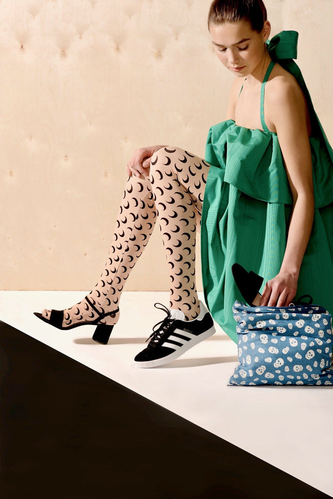 Model with Denim & Skulls SHOOFIE shoe bag